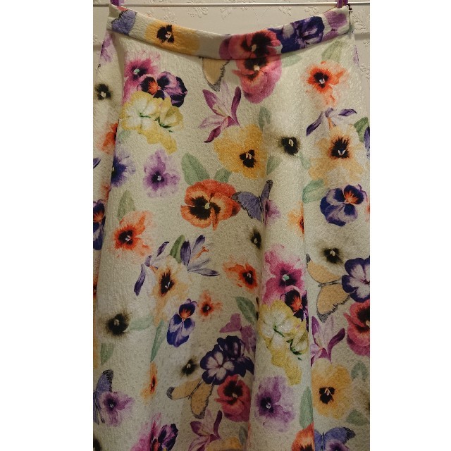 31 Sons de mode(トランテアンソンドゥモード)の【美品】花柄フレアスカート レディースのスカート(ひざ丈スカート)の商品写真