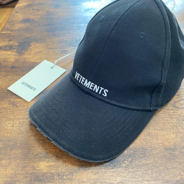 VETEMENTS ロゴキャップ