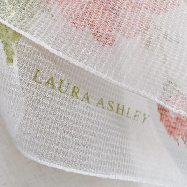 LAURA ASHLEY(ローラアシュレイ)の【LAURA ASHLEY】スカーフ レディースのファッション小物(バンダナ/スカーフ)の商品写真