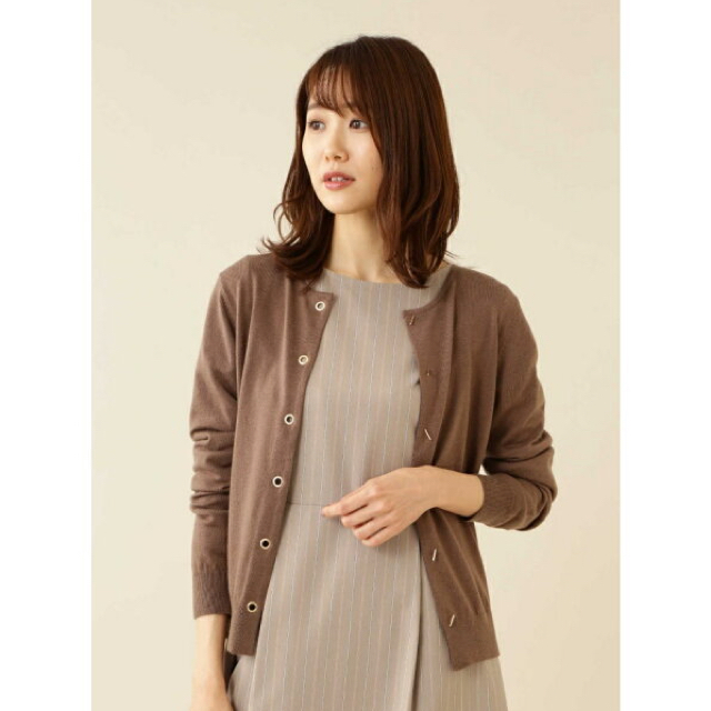 NATURAL BEAUTY BASIC(ナチュラルビューティーベーシック)のNATURAL BEAUTY BASIC ブラウン　カーディガン　春物　春服 レディースのトップス(カーディガン)の商品写真