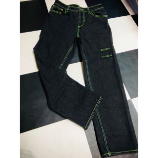 エイチアンドエム(H&M)の💚蛍光グリーンステッチ🖤ブラックデニムパンツ(デニム/ジーンズ)