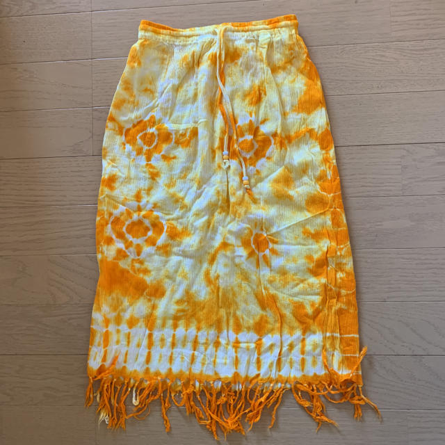 オレンジ、黄色　ロングスカート
