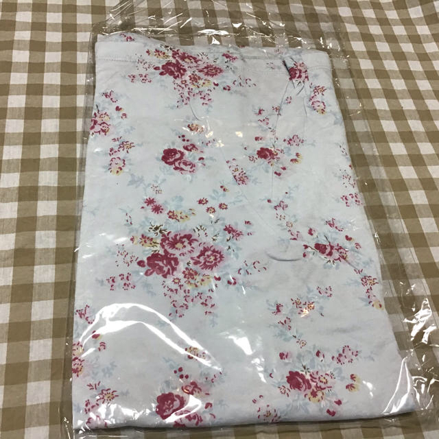 Cath Kidston(キャスキッドソン)の新品未使用・タグ付きキャスキッドソン　Cath kidson ライトブルー花柄 レディースのトップス(Tシャツ(半袖/袖なし))の商品写真