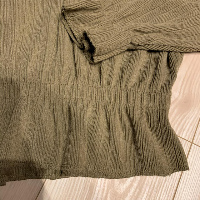 ZARA(ザラ)のk様専用　ZARA カーキ　カットソー レディースのトップス(カットソー(長袖/七分))の商品写真