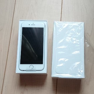 エヌティティドコモ(NTTdocomo)のdocomo iPhone6 16GB シルバー 本体(スマートフォン本体)