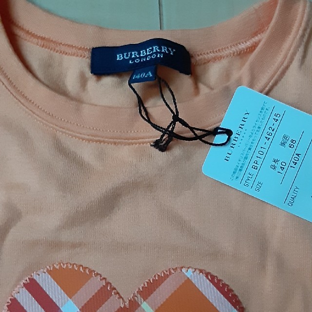 BURBERRY(バーバリー)のバーバリー　Tシャツ　トップス　140 キッズ/ベビー/マタニティのキッズ服女の子用(90cm~)(Tシャツ/カットソー)の商品写真