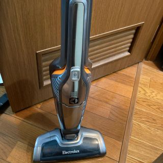 エレクトロラックス(Electrolux)のElectrolux ZB3013 エレクトロラックス充電式サイクロンクリーナー(掃除機)