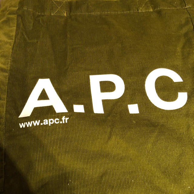 A.P.C(アーペーセー)のAPCお洒落エコバック　カーキ レディースのバッグ(エコバッグ)の商品写真