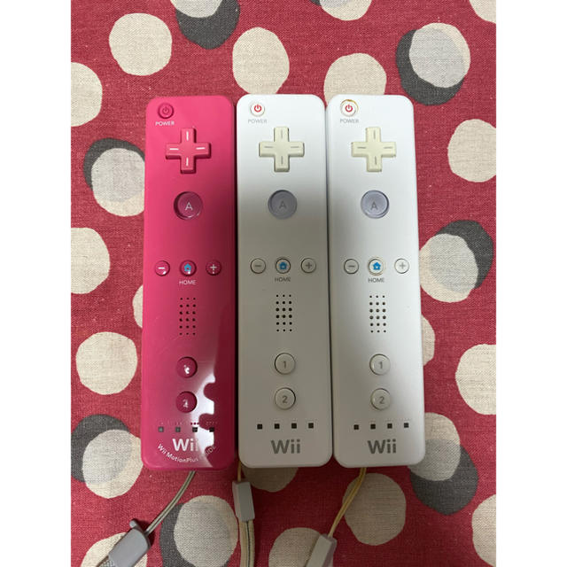 Wii(ウィー)のWiiリモコン エンタメ/ホビーのゲームソフト/ゲーム機本体(家庭用ゲーム機本体)の商品写真