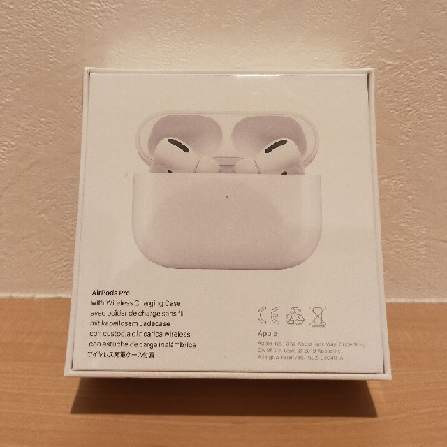 Apple(アップル)のお値引き中！【新品】AirPods pro エアーポッズプロ MWP22J/A スマホ/家電/カメラのオーディオ機器(ヘッドフォン/イヤフォン)の商品写真