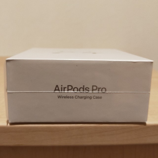 Apple(アップル)のお値引き中！【新品】AirPods pro エアーポッズプロ MWP22J/A スマホ/家電/カメラのオーディオ機器(ヘッドフォン/イヤフォン)の商品写真