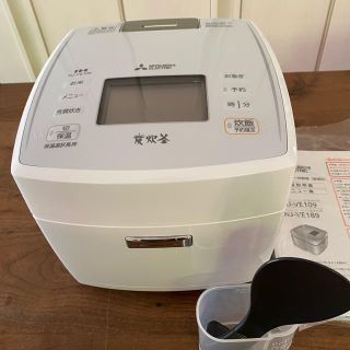 ミツビシデンキ(三菱電機)の【美品】三菱 IHジャー炊飯器　備長炭 炭炊釜NJ-VE109-W(炊飯器)