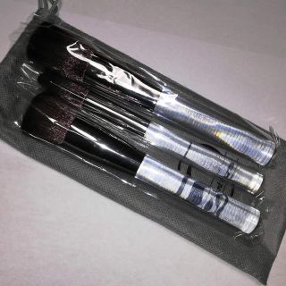 【新品】opulent beauty メイク　ブラシ　バッグ付き(チーク/フェイスブラシ)