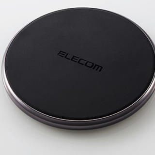 エレコム(ELECOM)の【新品】ワイヤレス充電器　ブラック(バッテリー/充電器)