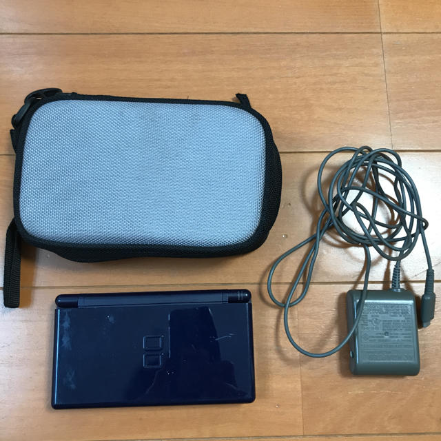 ニンテンドーDS(ニンテンドーDS)の早い者勝ち‼️DS lite 本体＋本体ケース＋充電器 エンタメ/ホビーのゲームソフト/ゲーム機本体(携帯用ゲーム機本体)の商品写真