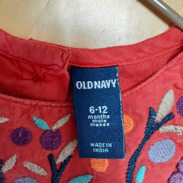 Old Navy(オールドネイビー)のOLDNAVY 　刺繍トップス　75㎝ キッズ/ベビー/マタニティのベビー服(~85cm)(シャツ/カットソー)の商品写真