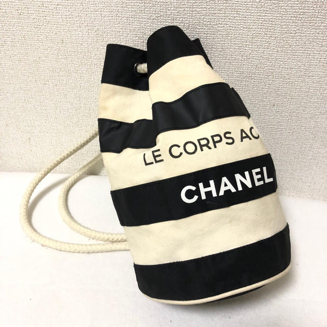 CHANEL(シャネル)の【CHANEL】巾着バッグ★　ボーダー　白×黒　 ショルダーバッグ レディースのバッグ(ショルダーバッグ)の商品写真