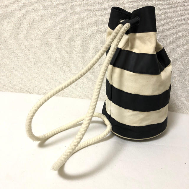 CHANEL(シャネル)の【CHANEL】巾着バッグ★　ボーダー　白×黒　 ショルダーバッグ レディースのバッグ(ショルダーバッグ)の商品写真