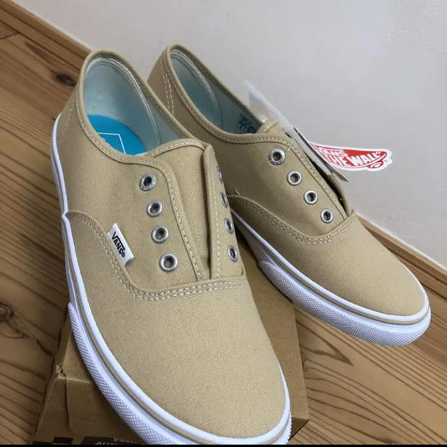 VANS(ヴァンズ)の新品 バンズ オーセンティック ベージュ 23.5 レディースの靴/シューズ(スニーカー)の商品写真