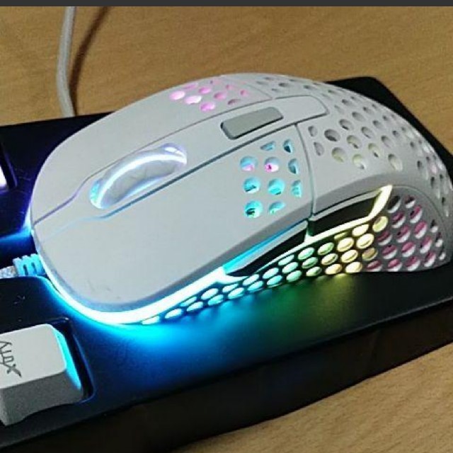 ゲーミングマウス Xtrfy M4 RGB ホワイト