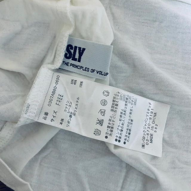 SLY(スライ)のSLY バックリボン白Tシャツ レディースのトップス(Tシャツ(半袖/袖なし))の商品写真