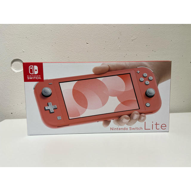 Nintendo Switch(ニンテンドースイッチ)のSwitch lite コーラル　新品未使用品　送料無料 エンタメ/ホビーのゲームソフト/ゲーム機本体(携帯用ゲーム機本体)の商品写真