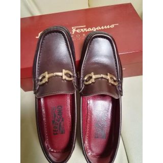 サルヴァトーレフェラガモ(Salvatore Ferragamo)の新品　靴フェラガモ　値下げします。(ローファー/革靴)