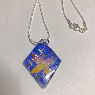 ハンドメイド　蝶ネックレス　キーホルダー(ネックレス)