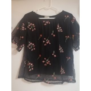 ジーユー(GU)の花 刺繍 Tシャツ(Tシャツ(半袖/袖なし))