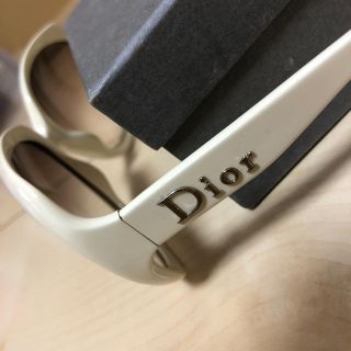 クリスチャンディオール(Christian Dior)のDior ロゴ　サングラス　ホワイト　箱付き(サングラス/メガネ)