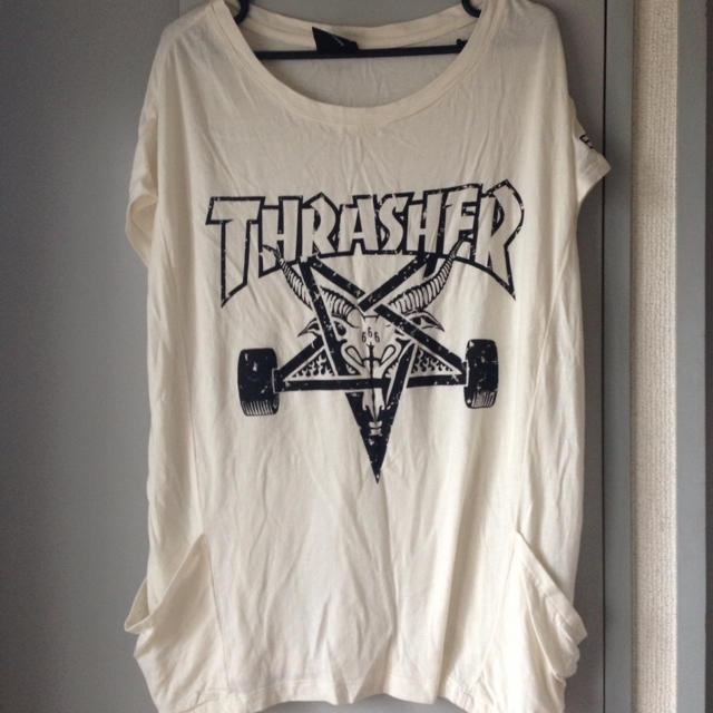 E hyphen world gallery(イーハイフンワールドギャラリー)のTHRASHER×イーハイフン レディースのトップス(Tシャツ(半袖/袖なし))の商品写真