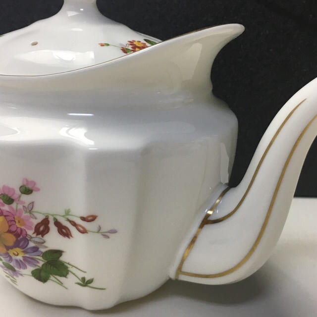 Royal Doulton(ロイヤルドルトン)の新品未使用品　ロイヤルクラウンダービー ポジー　ポット　S インテリア/住まい/日用品のキッチン/食器(食器)の商品写真