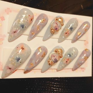 🌸ブルー花柄×ブローチネイルチップ コスメ/美容のネイル(つけ爪/ネイルチップ)の商品写真