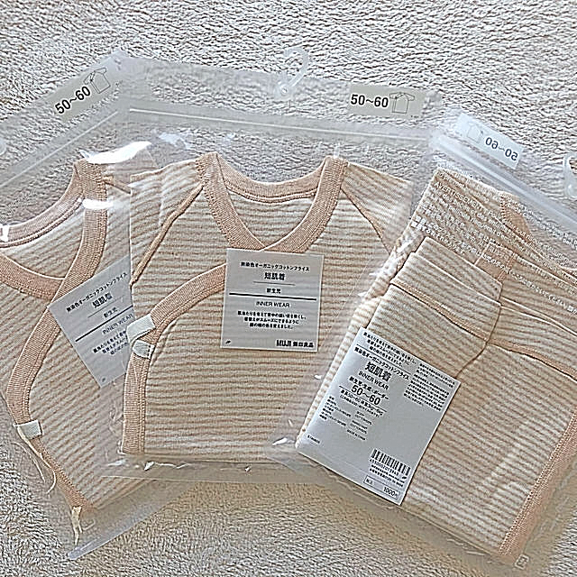 MUJI (無印良品)(ムジルシリョウヒン)の 【レア様専用】オーガニックコットン　短肌着 新生児　５０～６０　3枚セット キッズ/ベビー/マタニティのベビー服(~85cm)(肌着/下着)の商品写真