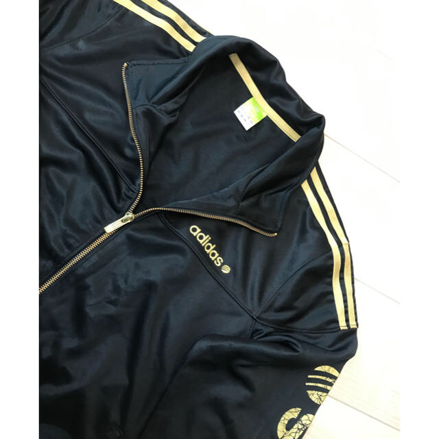 adidas(アディダス)のadidas アディダス ジャージ　メンズ上下　Ｌ＆M ブラック　ゴールド　美品 メンズのトップス(ジャージ)の商品写真