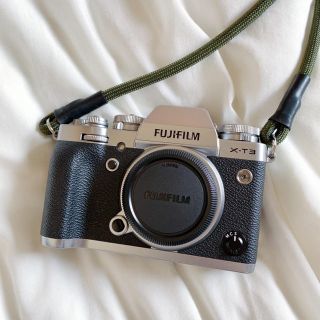 フジフイルム(富士フイルム)のFUJIFILM X-T3 ボディ シルバー(ミラーレス一眼)