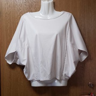 ストラ(Stola.)のハナ様専用！　Stola. カットソー  Tシャツ 　変形　ベージュ(カットソー(半袖/袖なし))