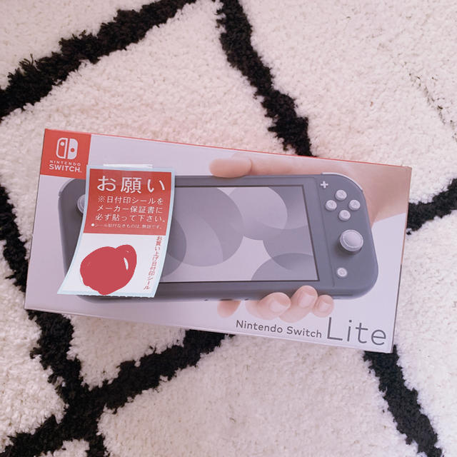 Nintendo Switch(ニンテンドースイッチ)の新品Switch lite グレー エンタメ/ホビーのゲームソフト/ゲーム機本体(家庭用ゲーム機本体)の商品写真