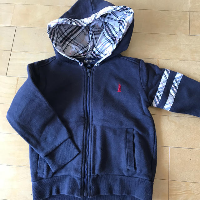 EASTBOY(イーストボーイ)のイーストボーイ　パーカー　サイズ100 キッズ/ベビー/マタニティのキッズ服男の子用(90cm~)(ジャケット/上着)の商品写真