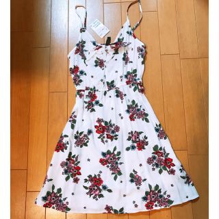 エイチアンドエム(H&M)の新品タグ付定価1,648円♡H&M花柄白ワンピース(ミニワンピース)