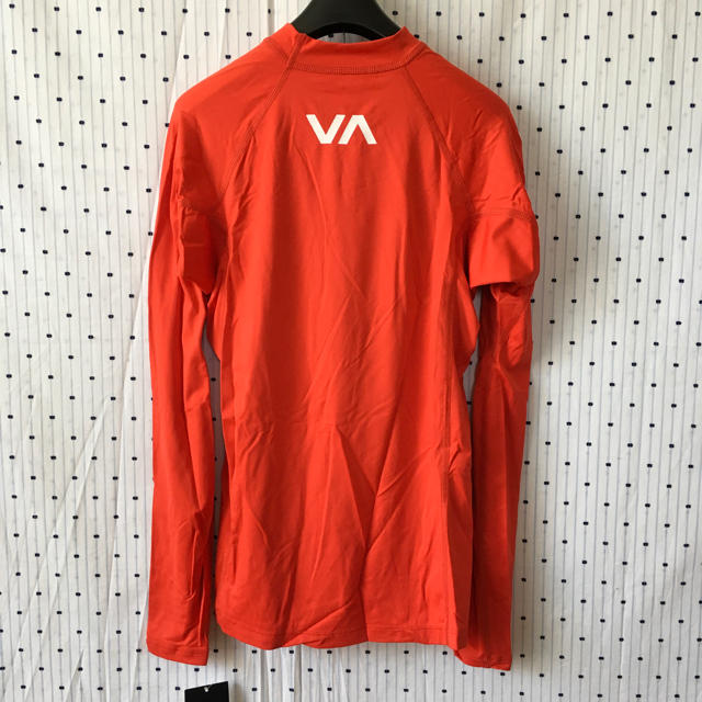 RVCA(ルーカ)のRVCAルーカUS限定ロングスリーブラッシュガード M red メンズの水着/浴衣(水着)の商品写真