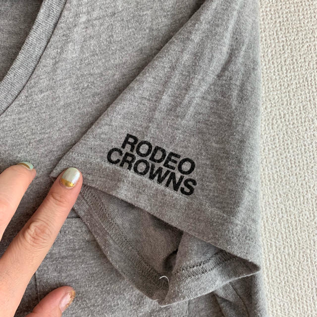 RODEO CROWNS(ロデオクラウンズ)のRODEO CROWNS Ｖネック Ｔシャツ レディースのトップス(Tシャツ(半袖/袖なし))の商品写真