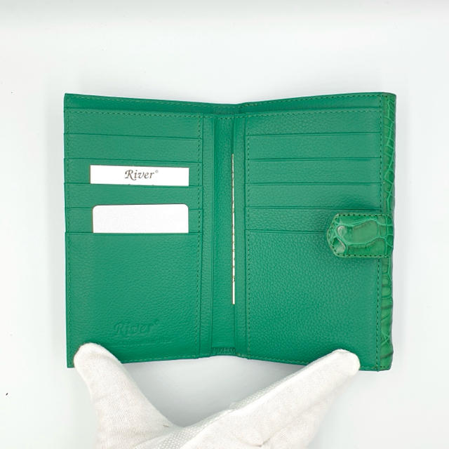 新品　クロコダイル　薄型　折り財布　グリーン レディースのファッション小物(財布)の商品写真