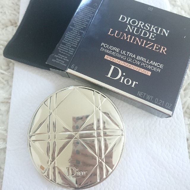 Dior(ディオール)のディオール ミネラル ヌードルミナイダーパウダー コスメ/美容のベースメイク/化粧品(フェイスパウダー)の商品写真