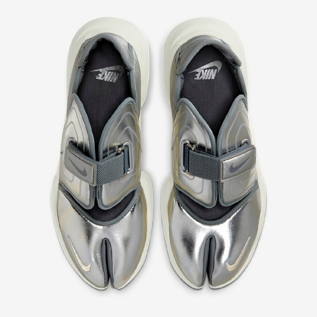 NIKE(ナイキ)のNIKE AQUA RIFT ナイキ アクアリフト 26cm シルバー レディースの靴/シューズ(サンダル)の商品写真