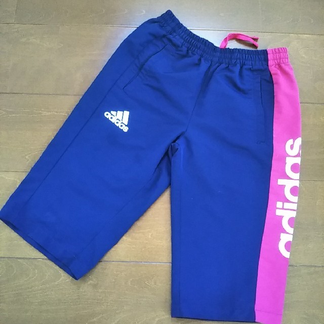 adidas(アディダス)のadidasハーフパンツ　女子　美品　130 キッズ/ベビー/マタニティのキッズ服女の子用(90cm~)(パンツ/スパッツ)の商品写真