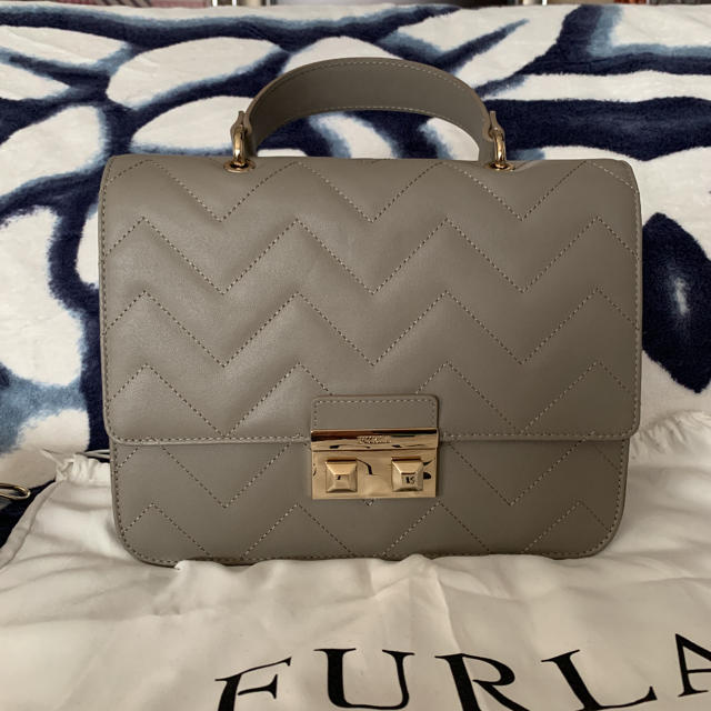 Furla(フルラ)のフルラ  新品未使用　人気の！　グレージュ　 2wayバック レディースのバッグ(ショルダーバッグ)の商品写真