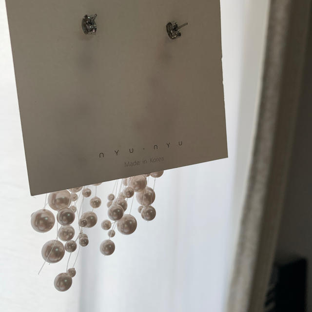 パールピアス/nyunyu/ホワイト/アクセサリー レディースのアクセサリー(ピアス)の商品写真