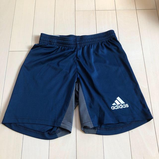 adidas(アディダス)のアディダス　パンツ　130 キッズ/ベビー/マタニティのキッズ服男の子用(90cm~)(パンツ/スパッツ)の商品写真