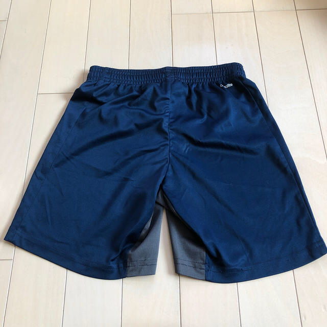 adidas(アディダス)のアディダス　パンツ　130 キッズ/ベビー/マタニティのキッズ服男の子用(90cm~)(パンツ/スパッツ)の商品写真